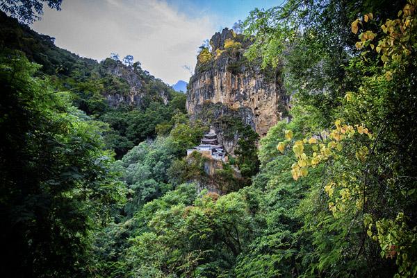 Weishan Lingyan Temple 巍山灵岩寺