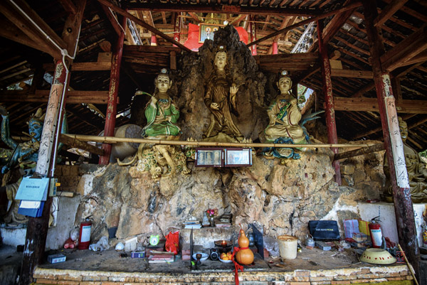 Weishan Lingyan Temple 巍山灵岩寺