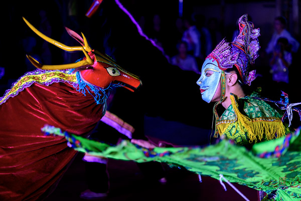 teaser image for Menglian Dai Kinnarī Sacred Bird Dance slides