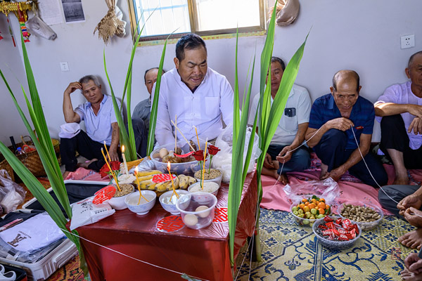 Dai Wedding: Tying the Thread 拴钱