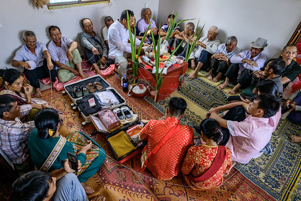 Dai Wedding: Tying the Thread 拴钱