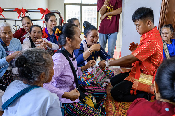 Dai Wedding: Tying the Thread 拴钱