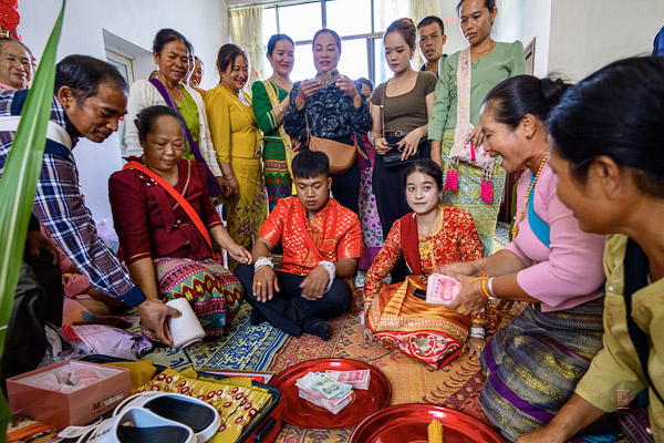 Dai Wedding: Tying the Thread