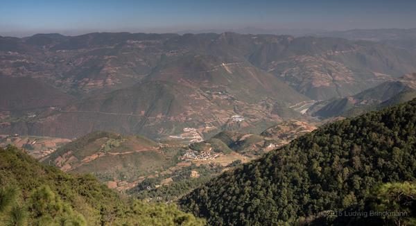 View down towards the Nujiang from Songshan. 